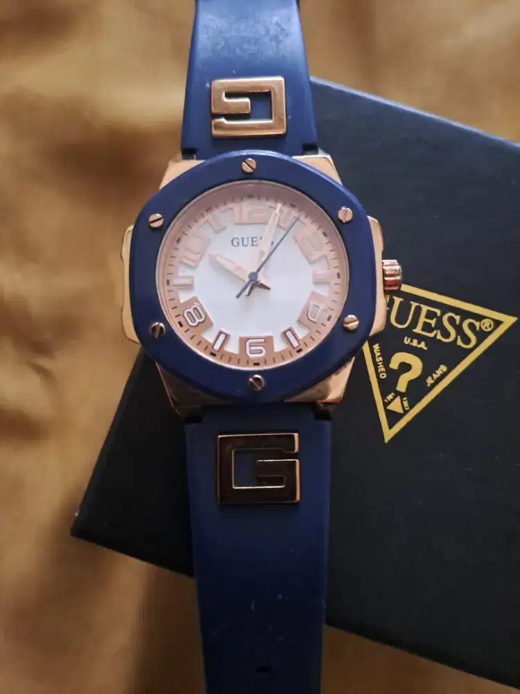 PRELOVED JAM TANGAN WANITA GUESS ORI