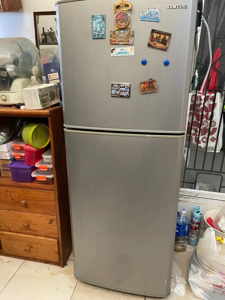 Kulkas 2 pintu dan microwave