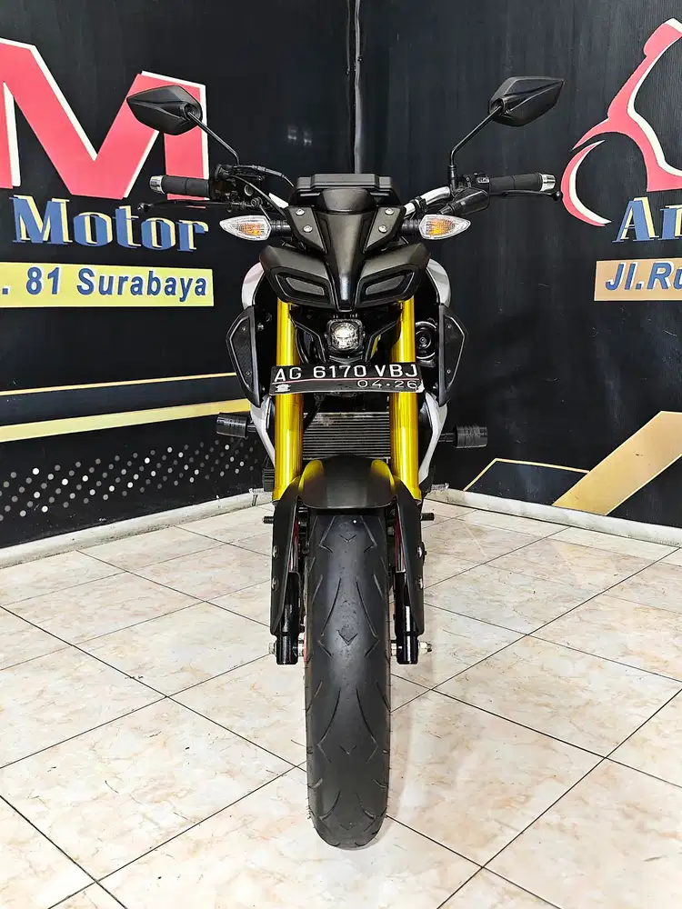 MT15 Reg.2021 km.14rb naked  perfom terbaik.Anugerah motor rungkut
