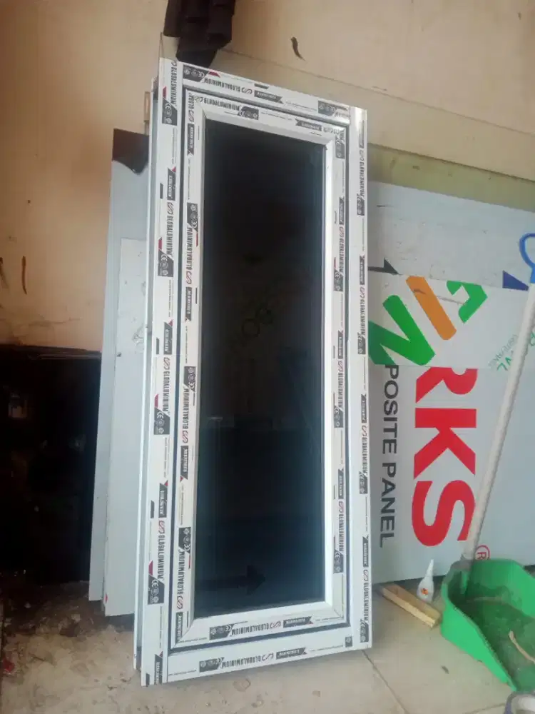 Jendela aluminium dan kaca ryben ukuran 40x80 untuk rumah anda