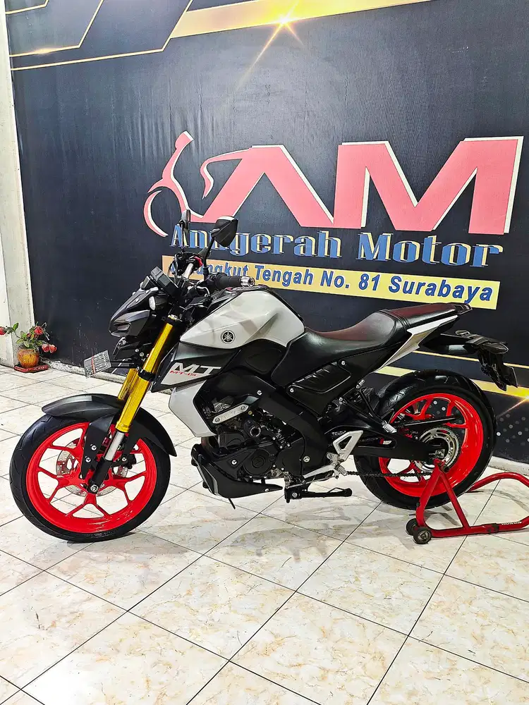 MT15 Reg.2021 km.14rb naked  perfom terbaik.Anugerah motor rungkut