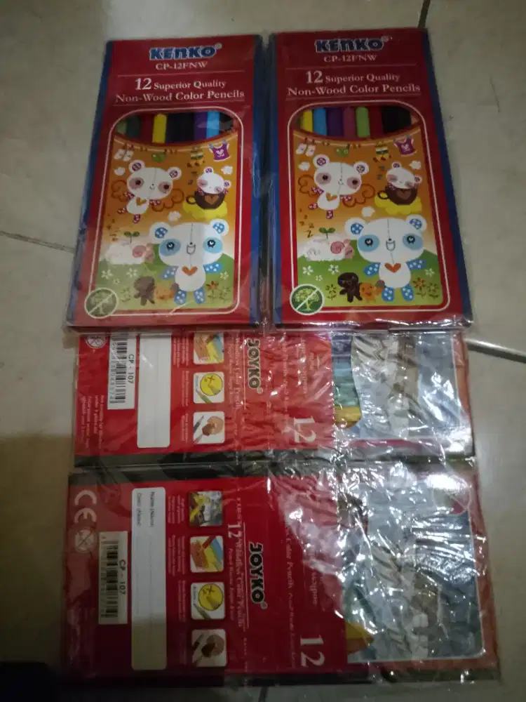 1paket pensil warna