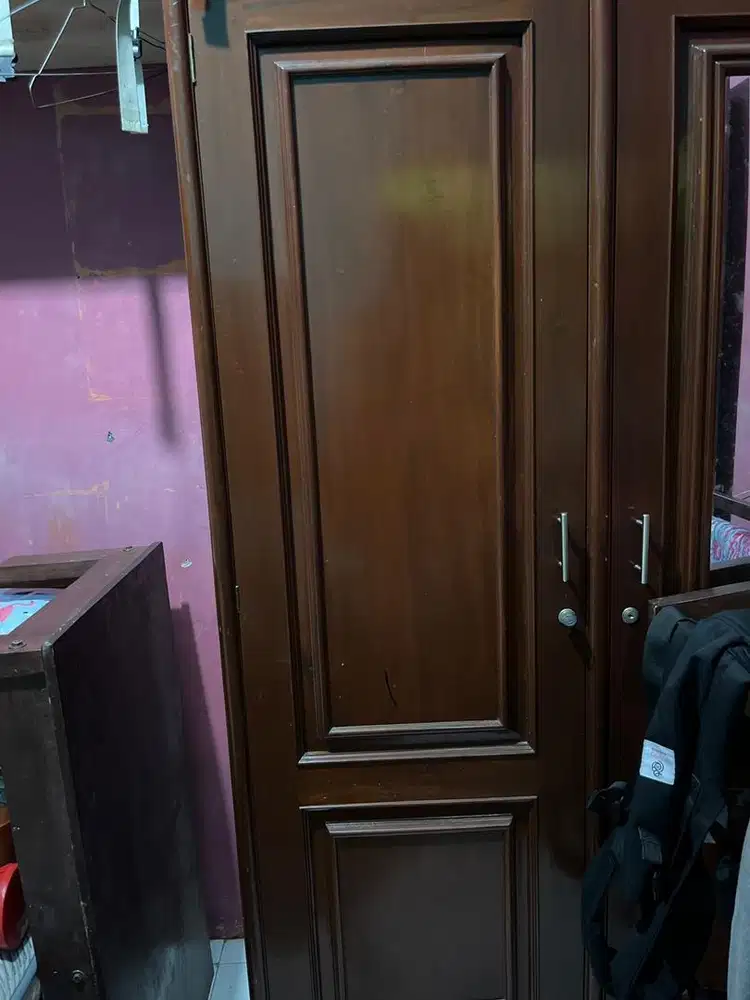 Lemari baju kayu mahoni