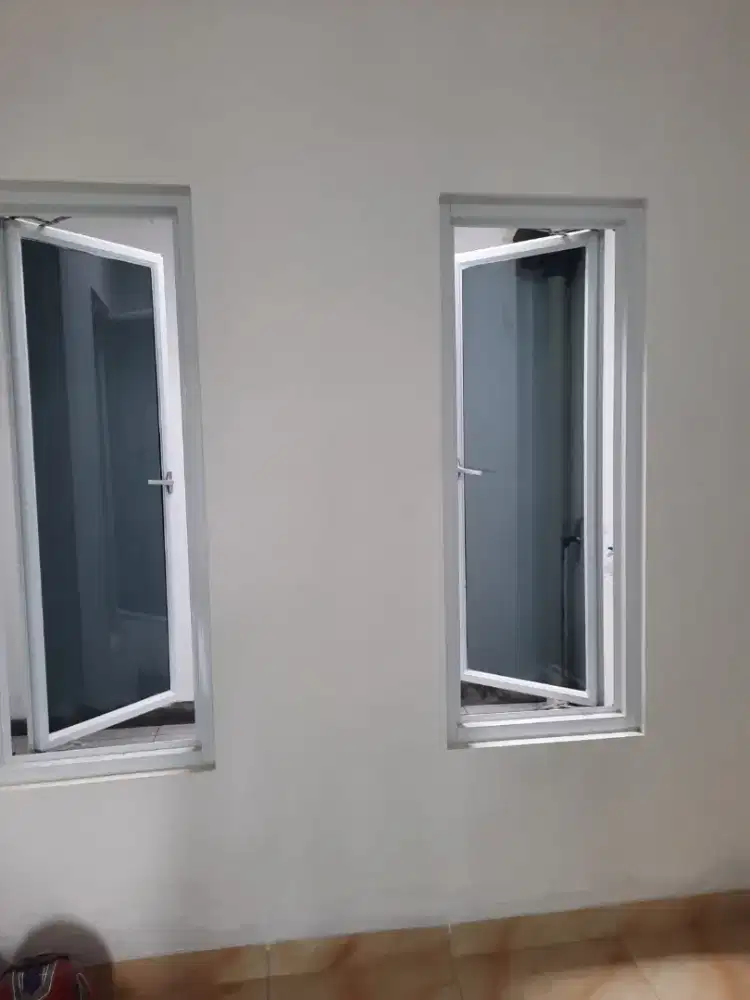 Jendela Aluminium Warna Putih T 100x50 utk Rmh Modern dan Thn Lama