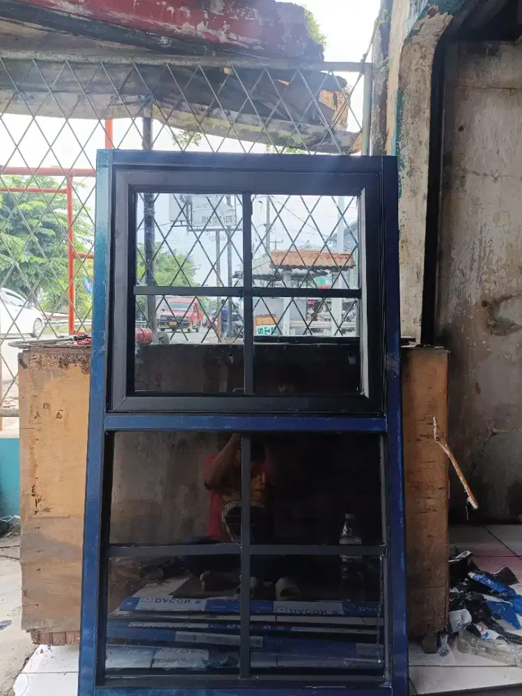 jendela kaca mati dan ornamen ukuran 70x120cm kuat dan tahan lama
