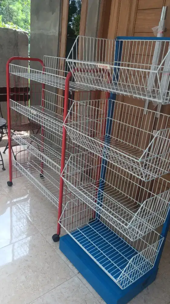 Di jual cèpat 2 buah rak besi