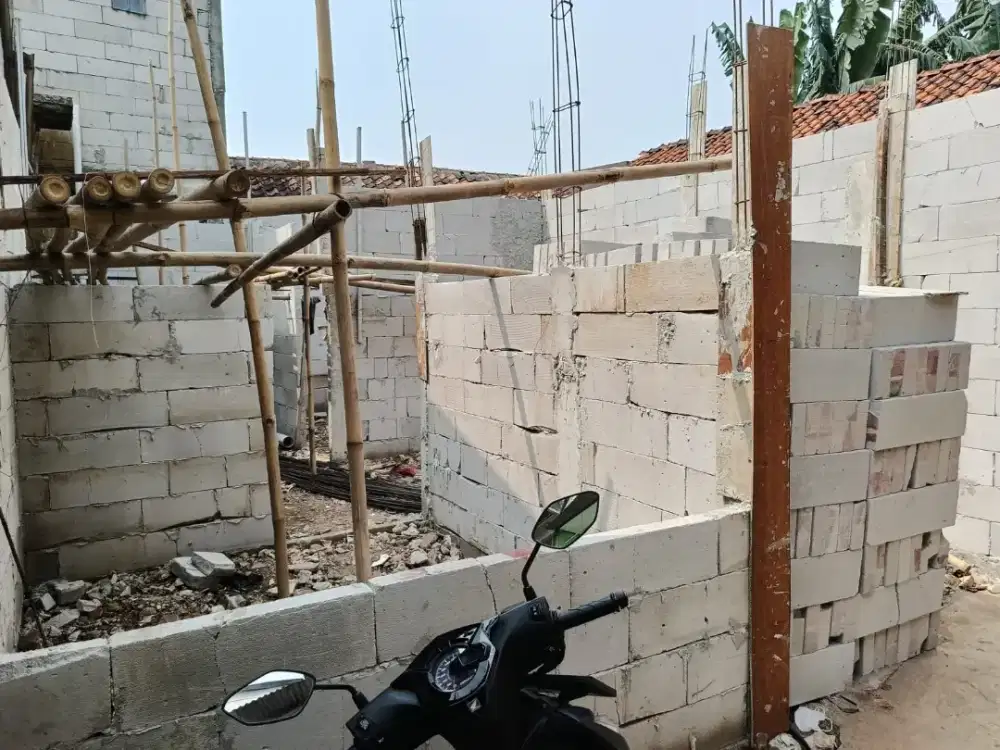 Dijual tanah berikut bangunan setengah jadi