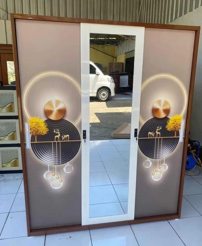 Lemari pakaian besi 3pintu