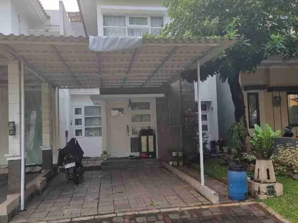 Rumah Legenda Wisata Cibubur
Ada taman belakang