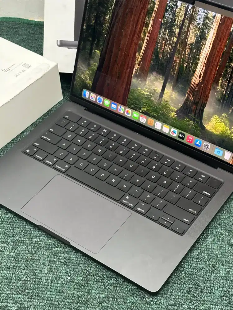 MACBOOK PRO M4 14 inchi RAM 24GB + SSD 1TB Garansi inter (LIKE NEW)