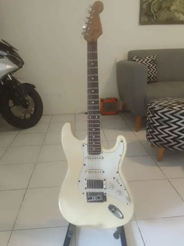 Gitar Listrik Bekas - Fender Stratocaster