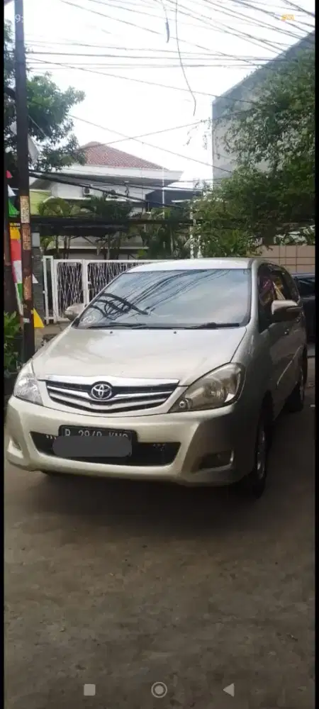 Toyota Kijang Innova 2011 Bensin
