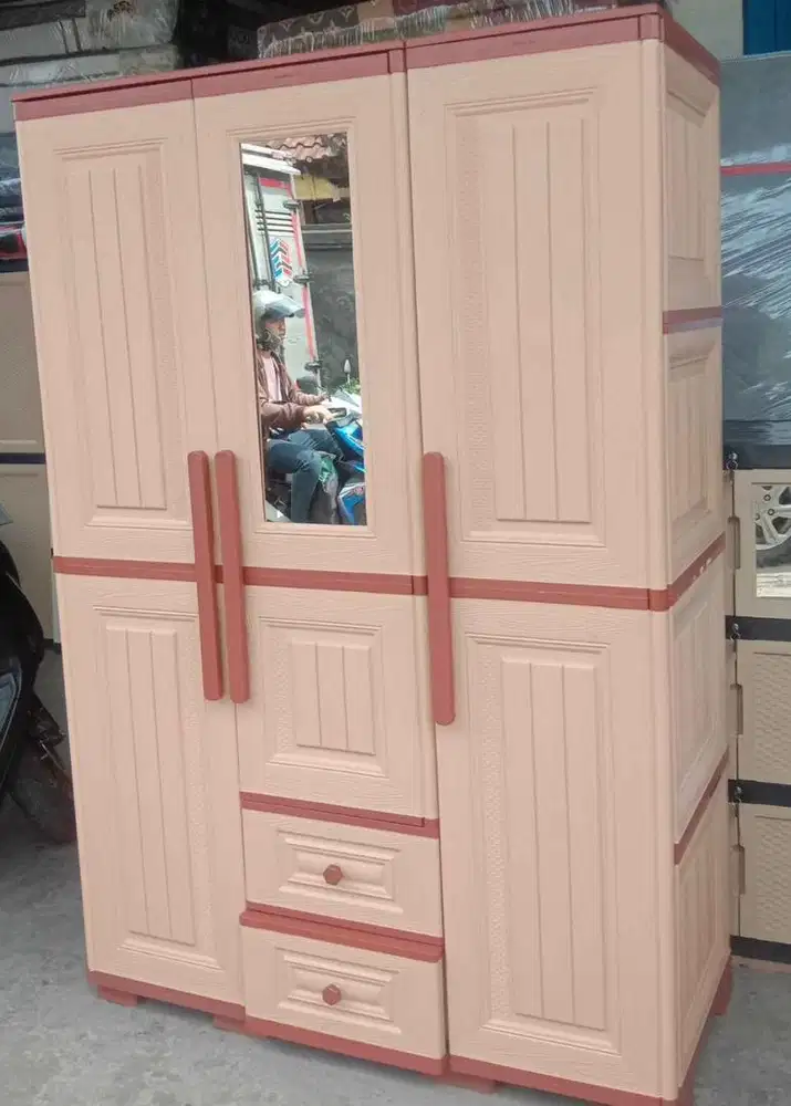 Lemari plastik 3pintu laci