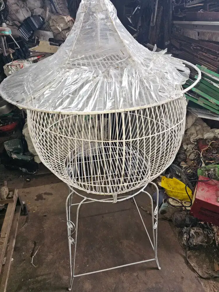 kandang burung bulat jumbo Minus atap gak ada barang sesuai gambar.