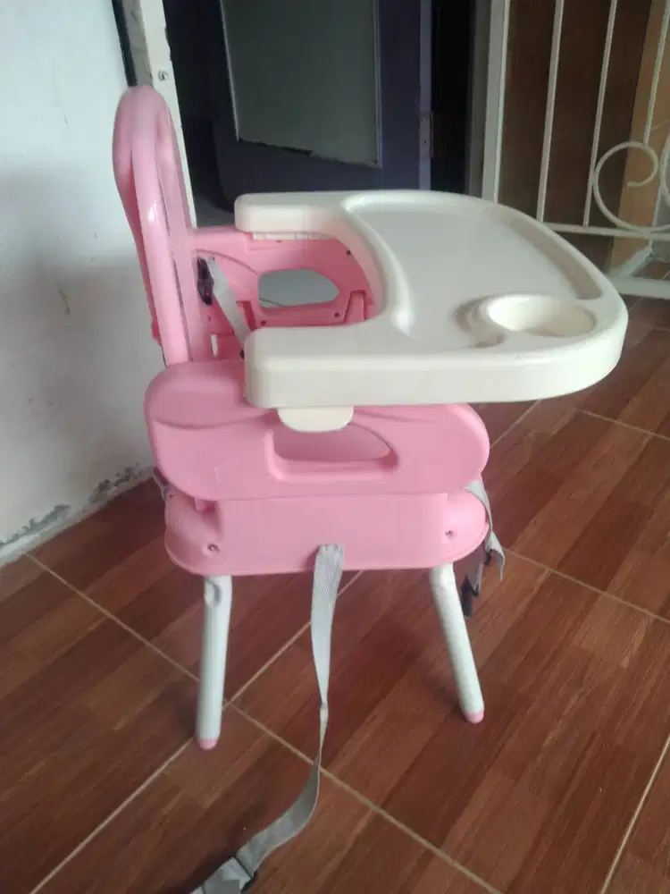 Kursi makan bayi