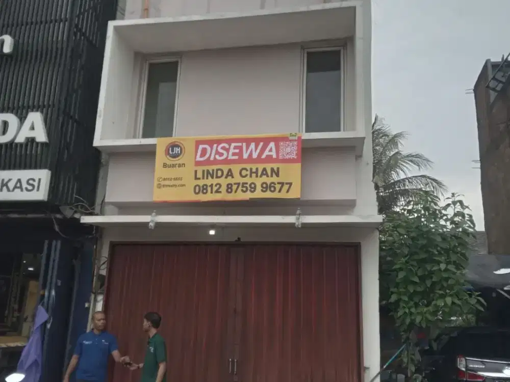 Disewakan Ruko 2,5 Lantai Siap Huni dan Strategis di Pekayon Bekasi