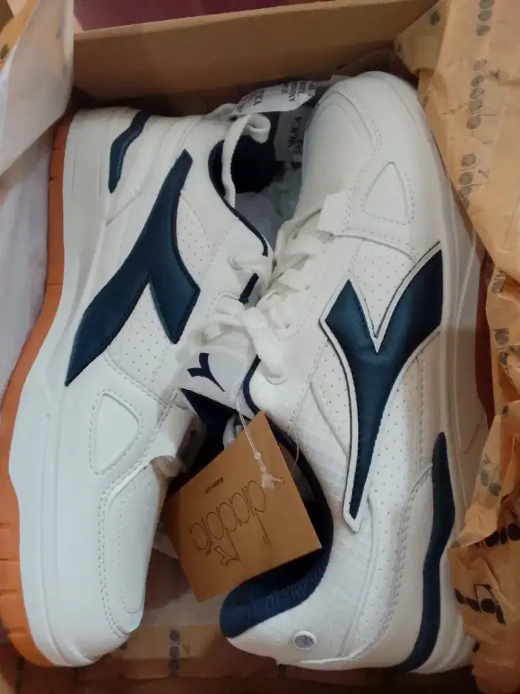 Sepatu diadora original