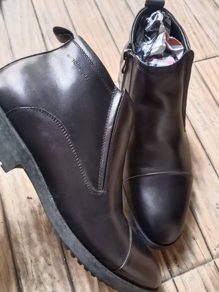 Di jual punya sepatu kulit asli merek adrew original size 39 panjang m