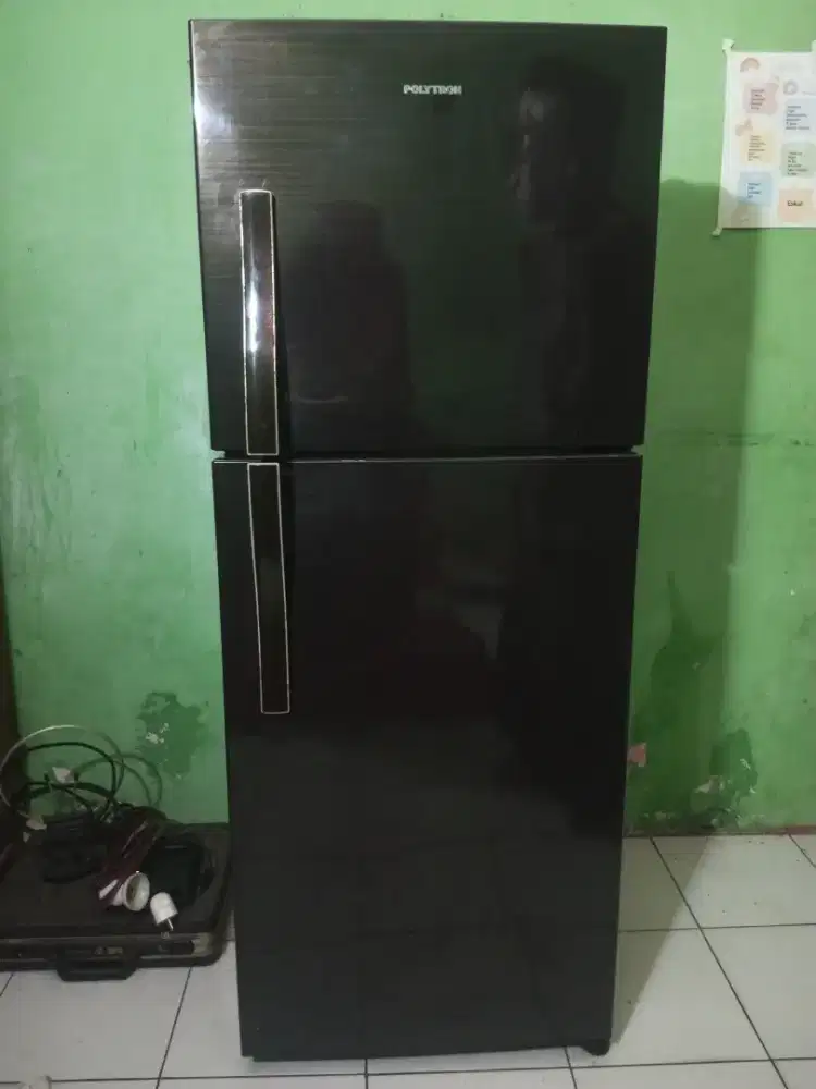 Jual kulkas 2 pintu, pemakaian aman,kondisi 80-90 % bagus.