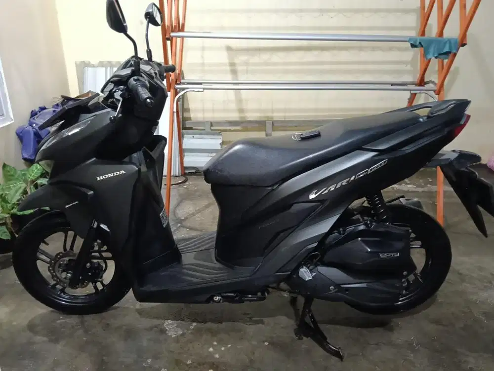 Dijual honda vario thn 2019 surat2 lengkap dan hidup.