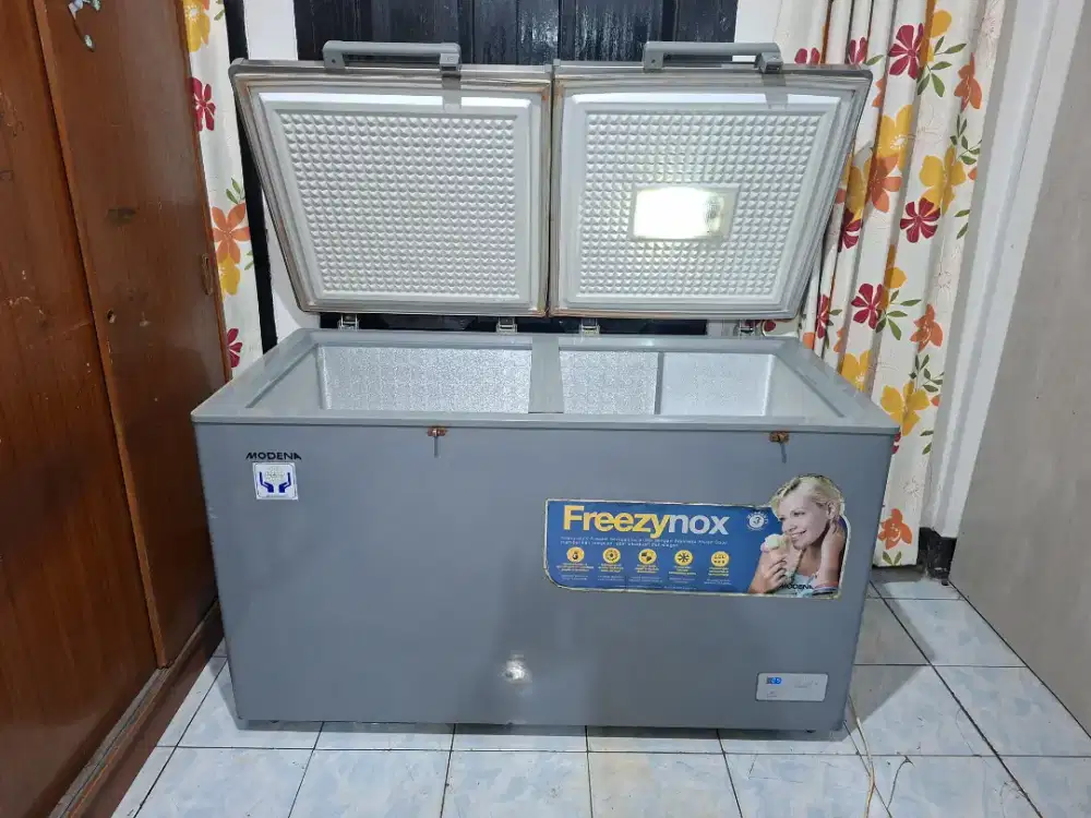 Frezer box merk modena md 430