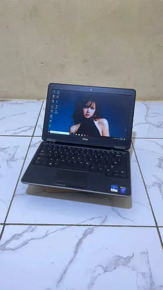 Dell Latittude E7240 | Intel Core i7 | Ram 8Gb | Sudah Siap Pakai