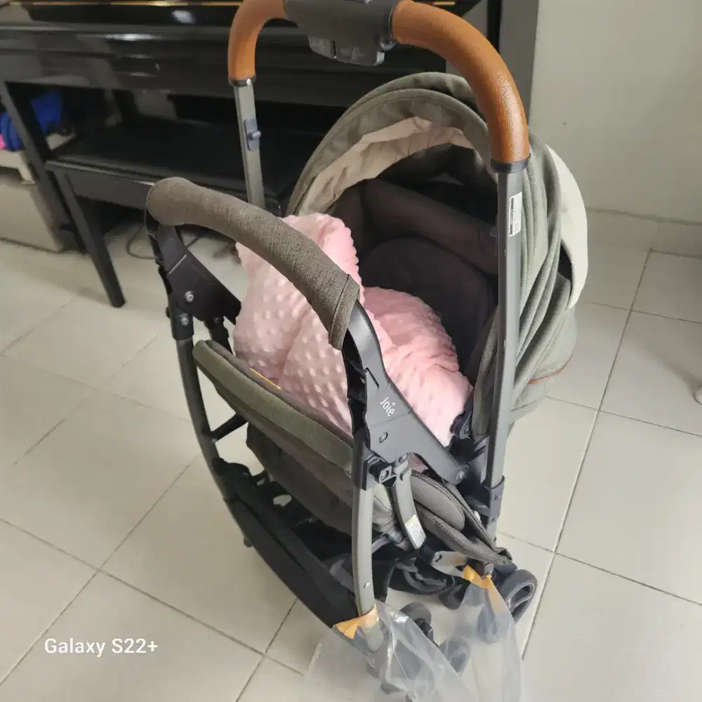 Stroller joie bayi usia 0 - 18 bulan kondisi bagus free bantal duduk