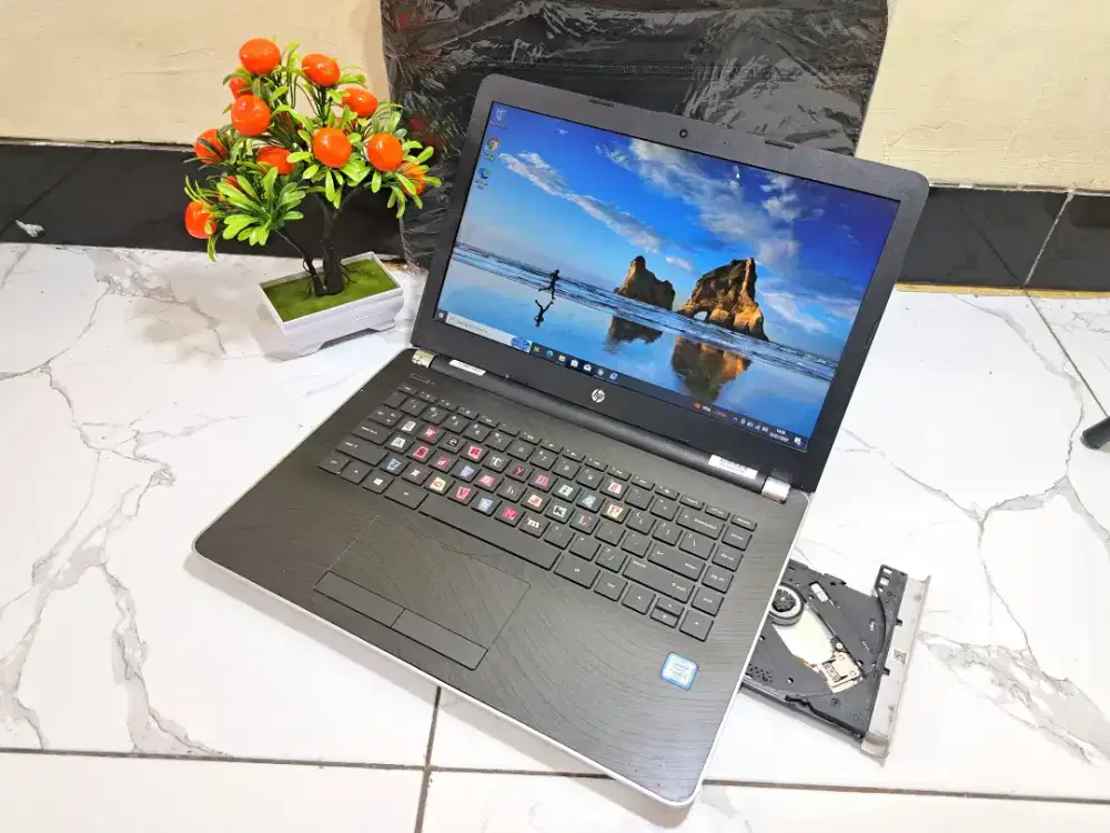 Jual murah aja laptop hp 14 silver core i3 gen 6 slim normal semua