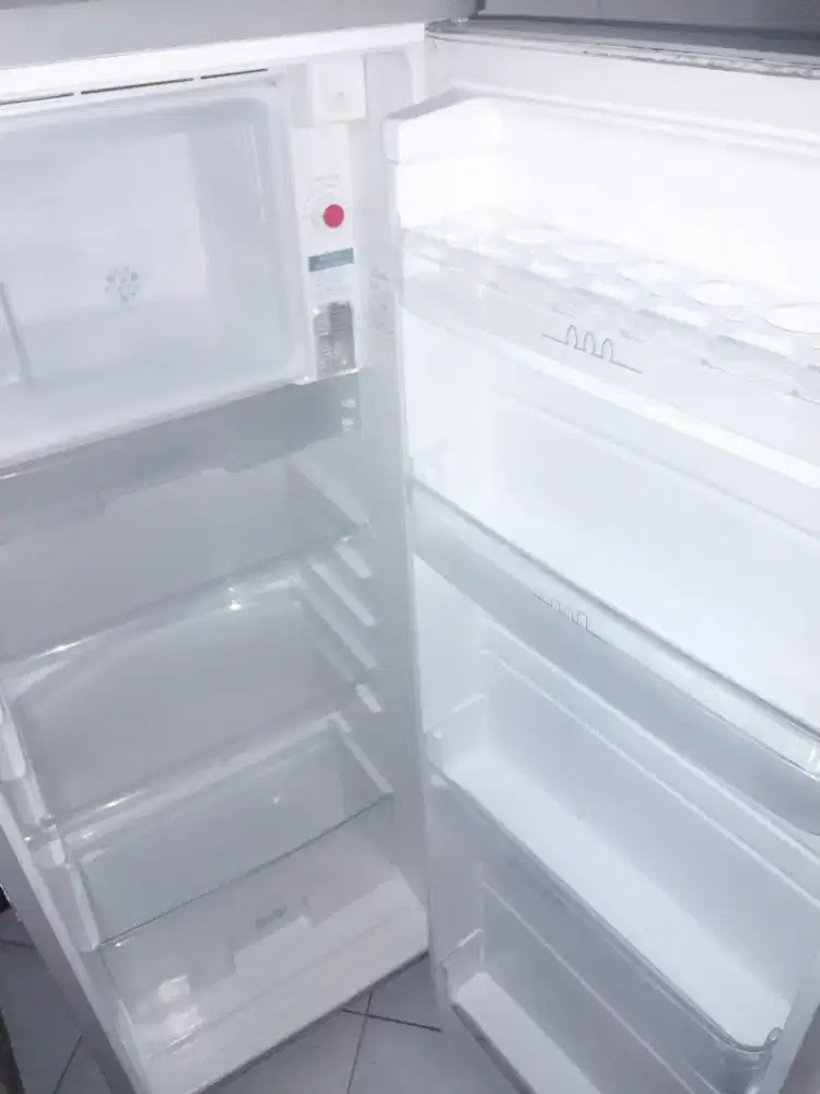 Jual kulkas electrolux bekas