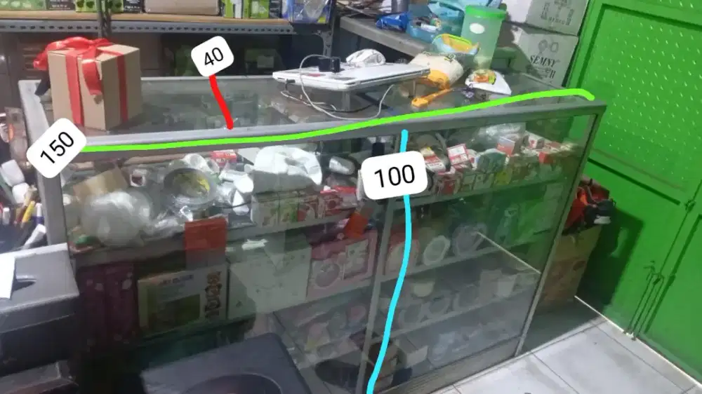 Etalase gak ada yg pecah