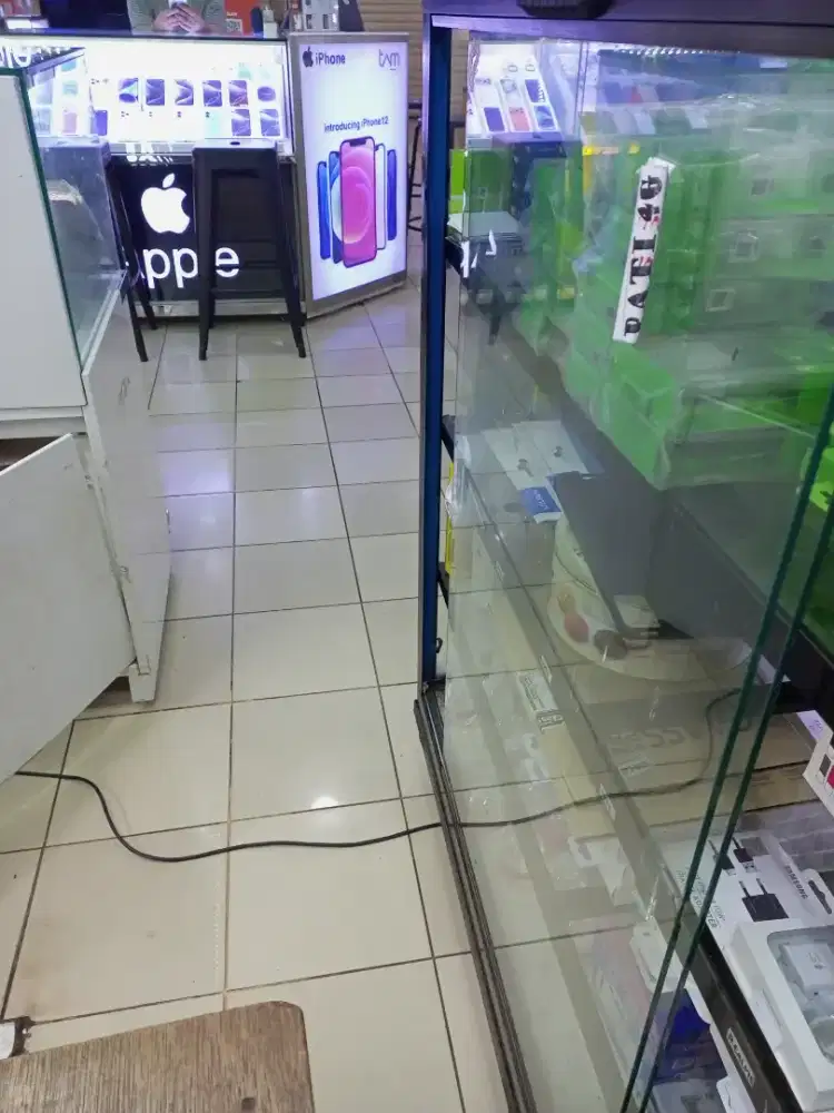 Dibutuhkan segera karyawati wanita untuk toko