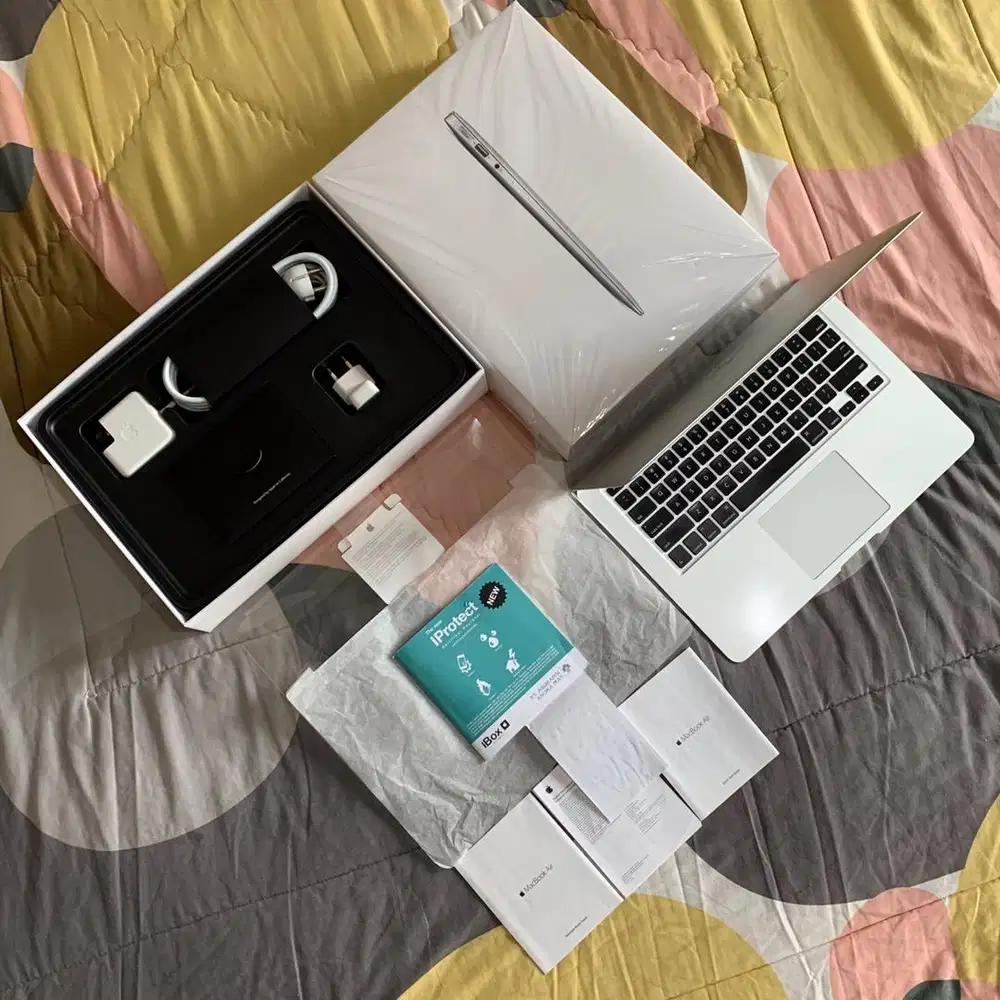 Macbook Air 13 ibox 2017 beli 2019 Fullset
