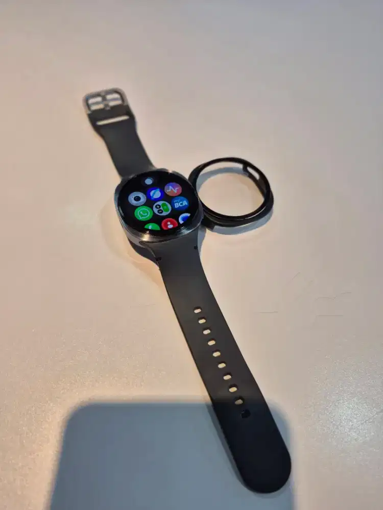 Samsung galaxy WATCH 8 40mm
LENGKAP DUS+CAS , masih GARANSI