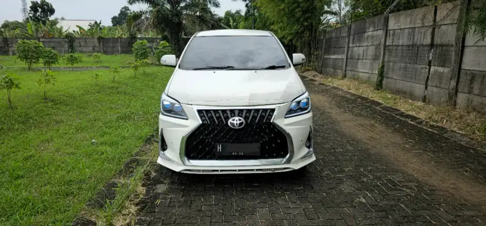 Toyota Grand innova V diesel AT putih 2011 akhir