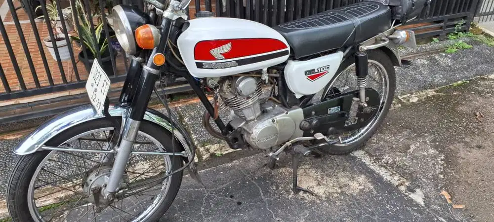 CB 100 menarik hati