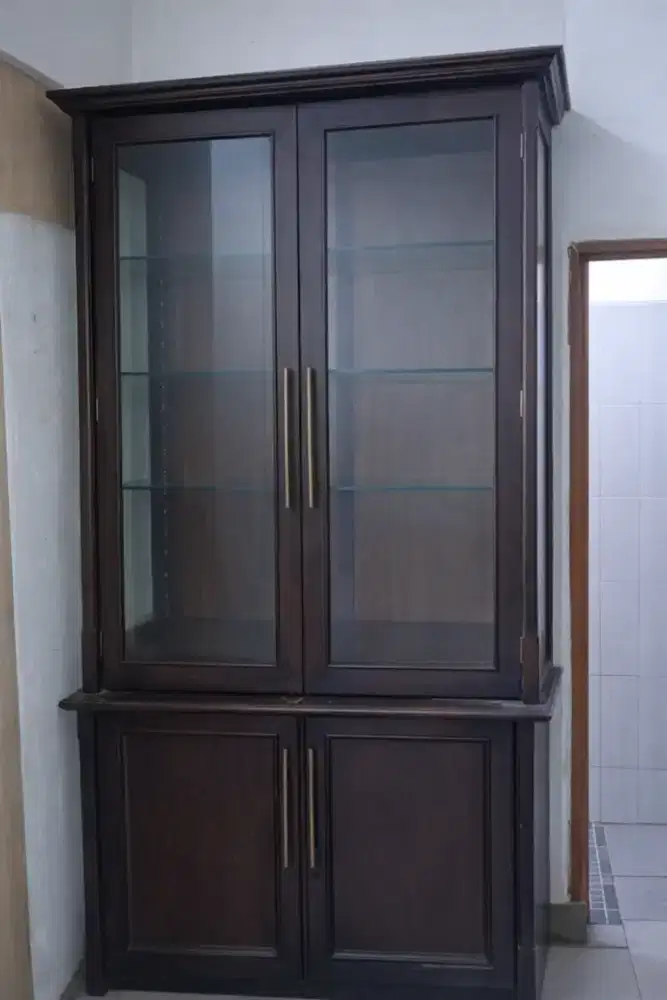 Lemari pajangan + Meja