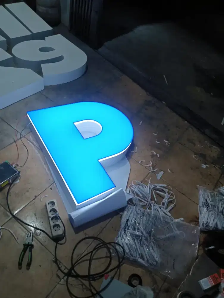 Huruf timbul indoor/outdoor