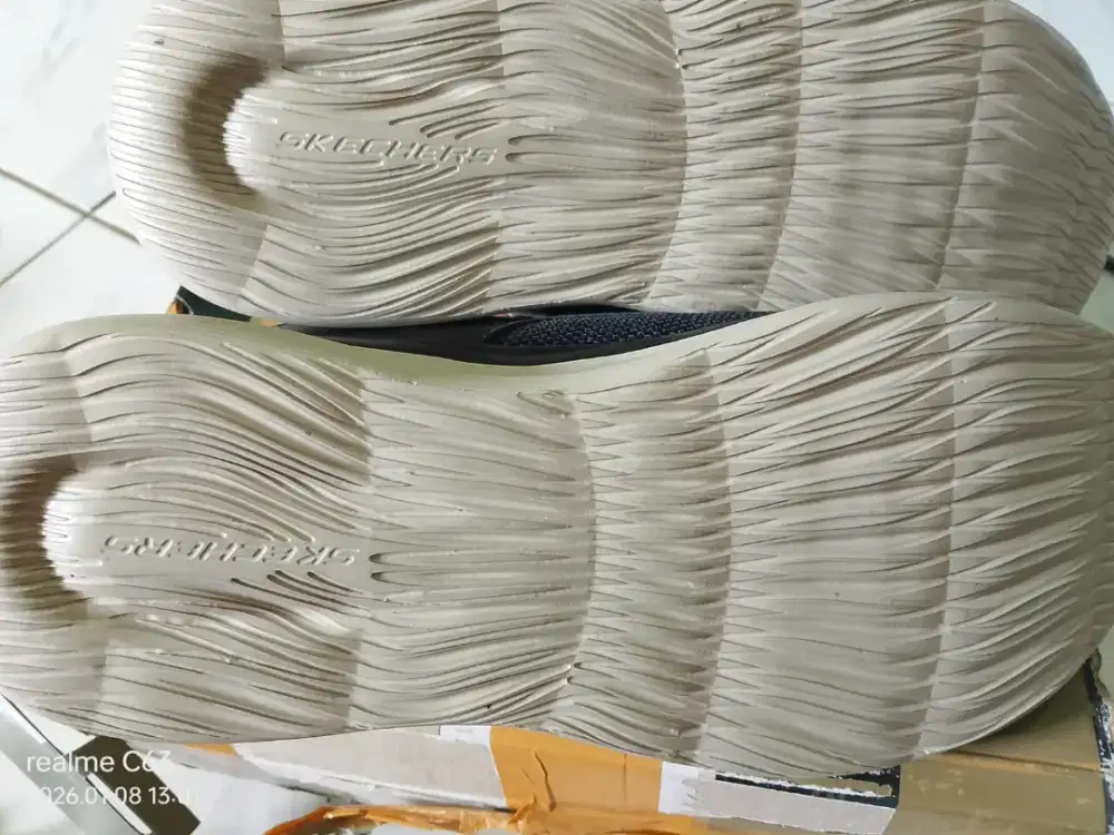 Sepatu Skechers classic fit Man 8.5 belum pernah di pakek.