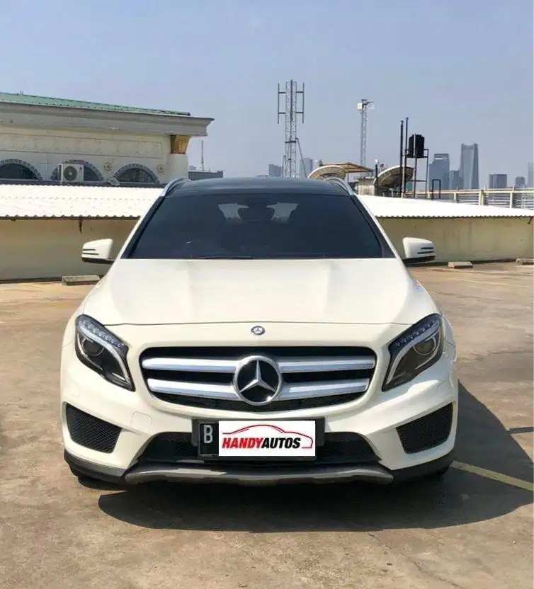 Mercedes Benz GLA200 AMG Panoramik Tahun 2016 Automatic Putih