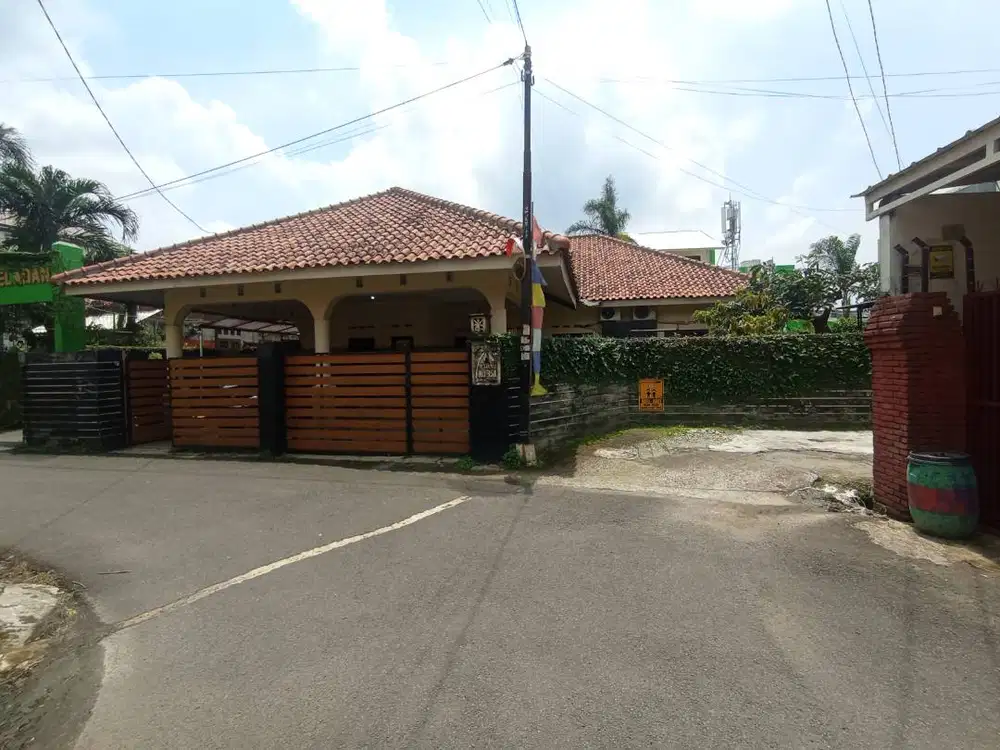 di sewakan 1 unit rumah berlokasi stategis