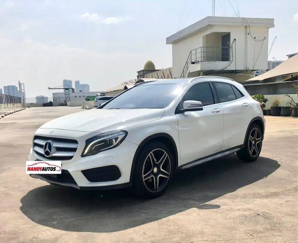 Mercedes Benz GLA200 AMG Panoramik Tahun 2016 Automatic Putih
