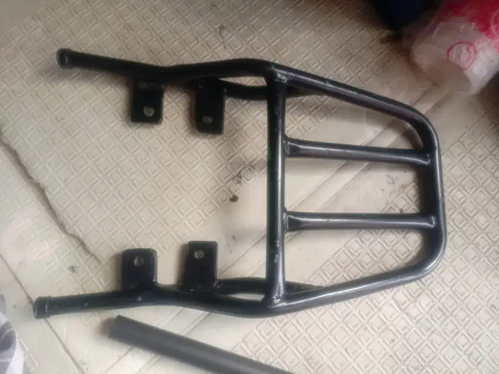 Bemper belakang motor kondisi bekas pakai