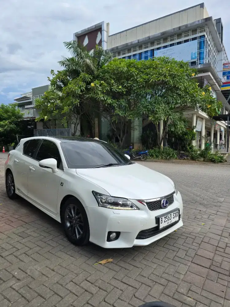 ( super low KM ) Ct200h 2011