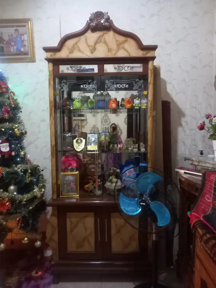 Jual lemari pajangan