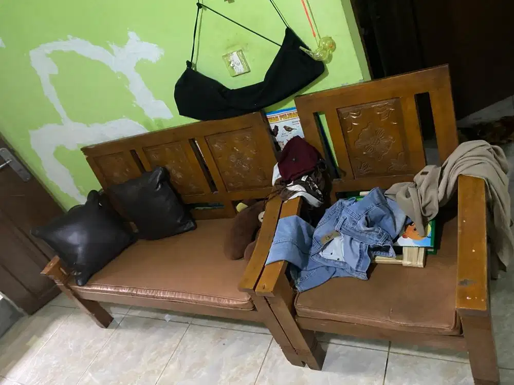 Kursi Tamu Bekas Layak Pakai