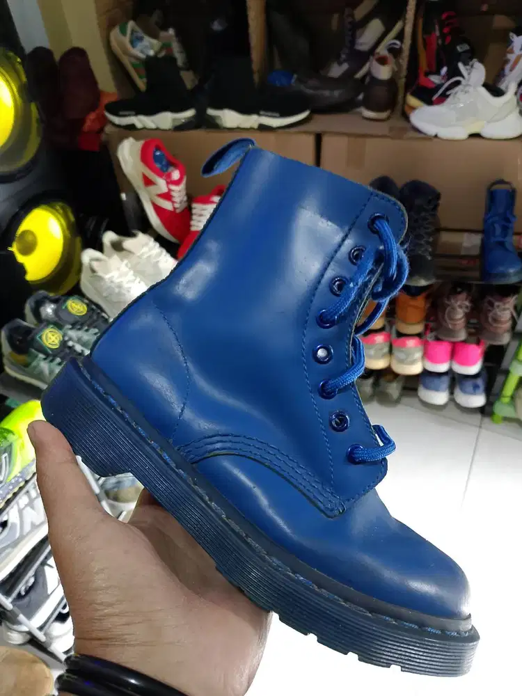 Sepatu second wanita