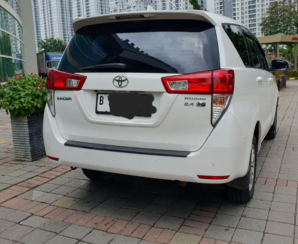 Innova v 2.4 AT diesel km 67 rb 2019