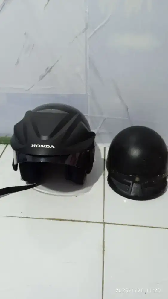 Jual 2 helm 100 rb lokasi petukangan