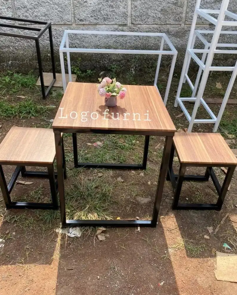 Meja makan minimalis