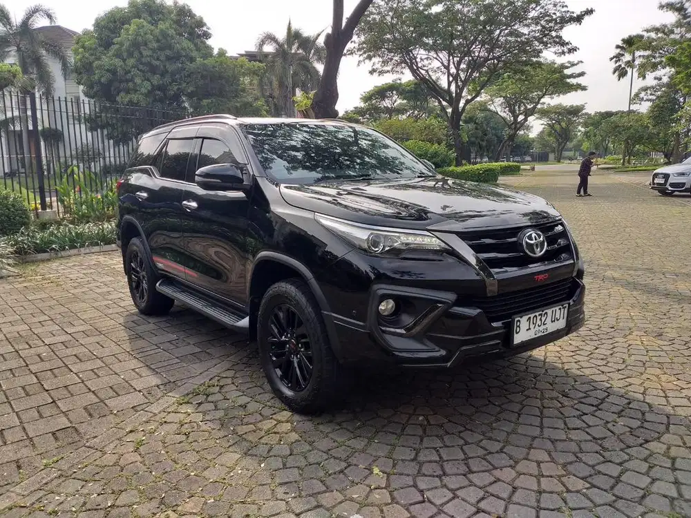 Toyota Fortuner VRZ 2.4 TRD Kick Sensor Diesel AT 2019
